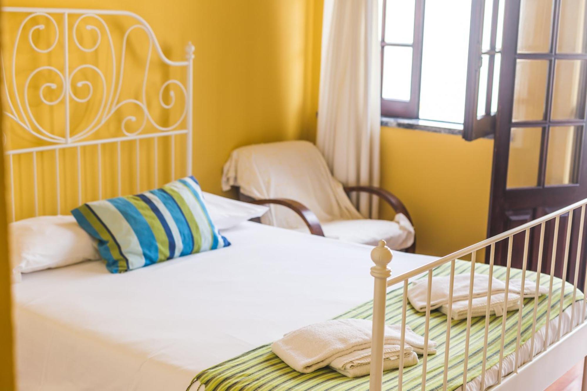 Ericeira Chill Hill Hostel & Private Rooms - Peach Garden Δωμάτιο φωτογραφία
